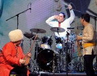 Performance of Turkmen pop stars in Moscow