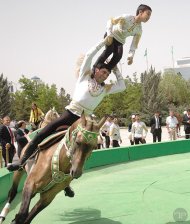 Türkmen bedewiniň baýramyna bagyşlanyp Halkara sergi-ýarmarkadan fotoreportaž