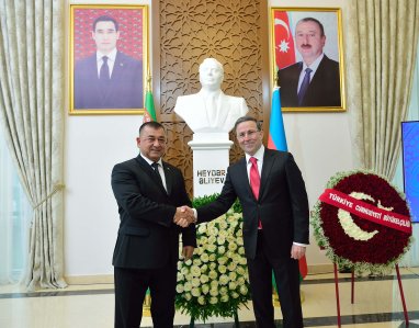 Aşgabatda Azerbaýjanyň Garaşsyzlyk güni bellendi