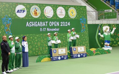 Turkmen tennis players Guseinova and Kakabaeva win Ashgabat Open tournament in doubles