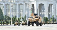 Fotoreportaž: Aşgabatda Türkmenistanyň Ýaragly Güýçleriniň dabaraly harby ýörişi geçirildi