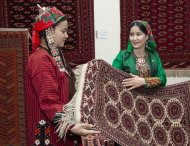 Competition among carpet weavers at the National Museum of the Turkmen Carpet