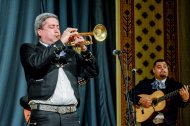 Fotoreportaž: Balkanabatda we Türkmenbaşyda «Mariachi Champaña Nevin» amerikan toparynyň konserti geçirildi