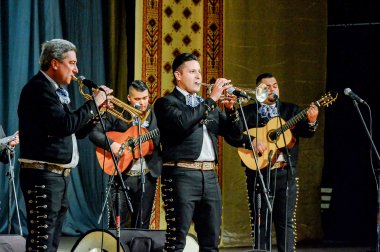 Fotoreportaž: Balkanabatda we Türkmenbaşyda «Mariachi Champaña Nevin» amerikan toparynyň konserti geçirildi