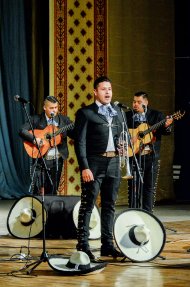 Fotoreportaž: Balkanabatda we Türkmenbaşyda «Mariachi Champaña Nevin» amerikan toparynyň konserti geçirildi