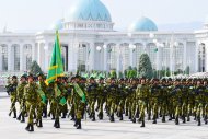 Фоторепортаж: В Ашхабаде прошёл военный парад в честь 28-й годовщины независимости Туркменистана