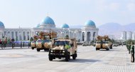 Фоторепортаж: В Ашхабаде прошёл военный парад в честь 28-й годовщины независимости Туркменистана