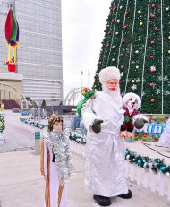 Aşgabadyň täze ýyl keşbinden fotoreportaž