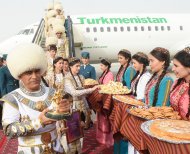 Aşgabatda türkmen atly jigitleriniň garşylanyş dabarasyndan fotoreportaž