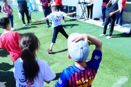 Fotoreportaž: Aşgabatda «Grassroots» çagalar futbol festiwaly geçirildi