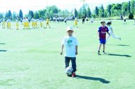 Fotoreportaž: Aşgabatda «Grassroots» çagalar futbol festiwaly geçirildi