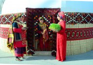 Fotoreportaž: Türkmenistan we Eýran bilelikde Nowruz baýramyny belledi