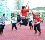 Fotoreportaž: Türkmenistan we Eýran bilelikde Nowruz baýramyny belledi