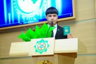 Photo report: Passport delivery ceremony for new citizens of Turkmenistan