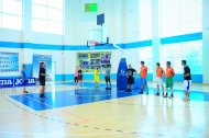 Fotoreportaž: Türkmenistanyň basketbol federasiýasynyň sudýalary bilen geçiren okuw seminary