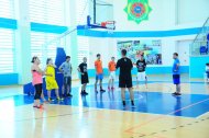 Fotoreportaž: Türkmenistanyň basketbol federasiýasynyň sudýalary bilen geçiren okuw seminary