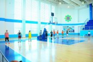 Fotoreportaž: Türkmenistanyň basketbol federasiýasynyň sudýalary bilen geçiren okuw seminary