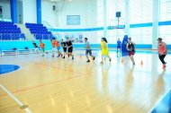 Fotoreportaž: Türkmenistanyň basketbol federasiýasynyň sudýalary bilen geçiren okuw seminary