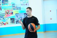 Fotoreportaž: Türkmenistanyň basketbol federasiýasynyň sudýalary bilen geçiren okuw seminary