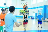 Fotoreportaž: Türkmenistanyň basketbol federasiýasynyň sudýalary bilen geçiren okuw seminary