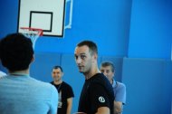 Fotoreportaž: Türkmenistanyň basketbol federasiýasynyň sudýalary bilen geçiren okuw seminary