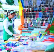 Photo report: School bazaars in Ashgabat