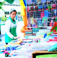 Photo report: School bazaars in Ashgabat