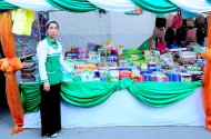 Photo report: School bazaars in Ashgabat