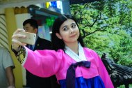 Photo report: Trying on a traditional Korean costume at the Berkarar Shopping Center