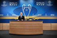 Fotoreportaž: UEFA-nyň Nondaky ştab-kwartirasynda Çempionlar ligasy we Ýewropa ligasynyň 1/4 finalynyň bijeleri çekildi.