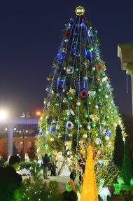 Фоторепортаж: Новогодний Ашхабад