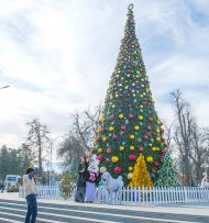 Фоторепортаж: Новогодний Ашхабад