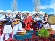 Fotoreportaž: Türkmenistan we Eýran bilelikde Nowruz baýramyny belledi