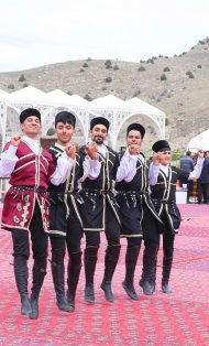 Fotoreportaž: Türkmenistan we Eýran bilelikde Nowruz baýramyny belledi