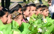 Fotoreportaž: Türkmenistanyň mekdeplerinde «Soňky jaň» ýaňlandy