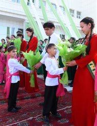 Fotoreportaž: Türkmenistanyň mekdeplerinde «Soňky jaň» ýaňlandy