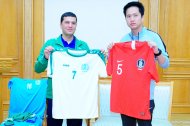 Photoreport: Meeting of representatives of the national teams of Turkmenistan and the Republic of Korea before the match of WCQ 2022