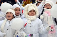 Fotoreportaž: Türkmenistanda täze ýyl mynasybetli baş arçanyñ yşyklandyrylyş dabarasy geçirildi - 2018