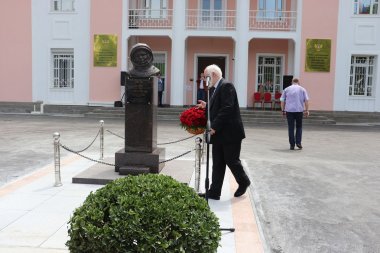 Ýuriý Gagarinyň ýadygärliginiň açylyşyndan fotoreportaž