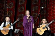 Fotoreportaž: Aşgabatda rumyniýaly aýdymçy Adrian Nouryň we Zamfirescu Trio konserti