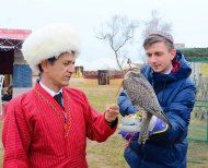 Fotoreportaž: Türkmenistanda Halkara Nowruz baýramy giňden bellenildi