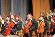 Fotoreportaž: Türkmenistanyň simfoniki orkestriniň Täze ýyl konserti