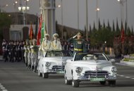 Фоторепортаж: Военный парад по случаю 75-й годовщины Победы в Великой Отечественной войне 1941-1945 годов в Ашхабаде