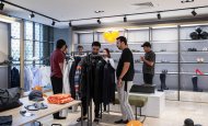 Arkaç alışveriş merkezinde, Fabi, Moreschi, Paul & Shark ve Zegna gibi markalar artık tek bir mağazada