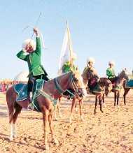 «Aşgabat 2017» oýunlarynyň alawynyň ýakylyş dabarasyndan fotoreportaž