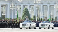 Fotoreportaž: Aşgabatda Türkmenistanyň Ýaragly Güýçleriniň dabaraly harby ýörişi geçirildi