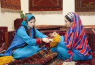 Competition among carpet weavers at the National Museum of the Turkmen Carpet