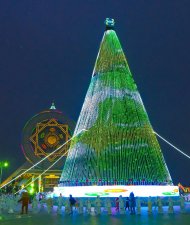 Photo story: The main Christmas tree of the country lit up in Turkmenistan