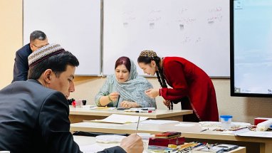 Iranian female artists present their art to students in Ashgabat