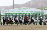 Фоторепортаж: В Туркменистане прошли праздничные скачки в честь Дня независимости  